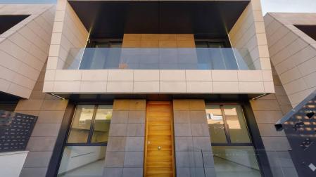 A la venta este exclusivo y moderno chalet adosado
