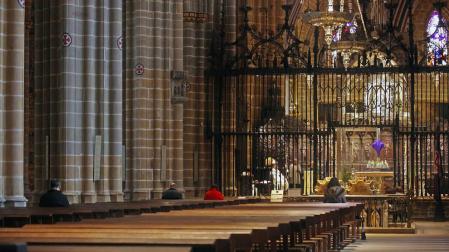 Las misas y oficios de Semana Santa en Pamplona, on-line o por televisión