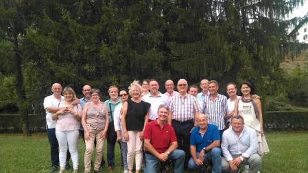 Antiguos estudiantes de Lekaroz y del Seminario de los Franciscanos Conventuales de Elizondo colaboran para financiar la construcción de dos depósitos de agua potable.