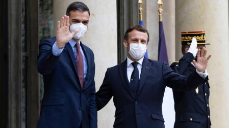 Sánchez da negativo en coronavirus, pero mantendrá la cuarentena hasta el día 24