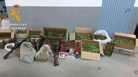 Dos detenidos tras incautar 65 kilos de marihuana en la Ribera