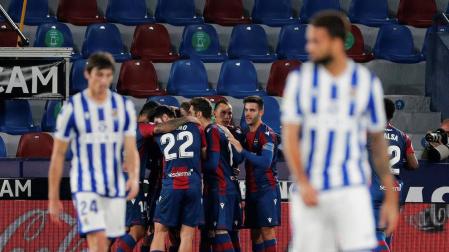 El Levante alivia su situación a costa de la Real
