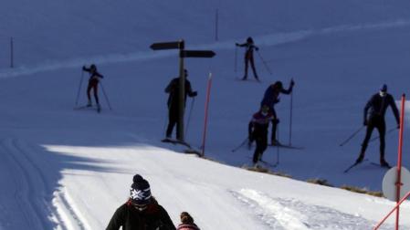 Los aficionados a los deportes de invierno pudieron disfrutar de la nieve con el primer día de las instalaciones este domingo 20 de diciembre.