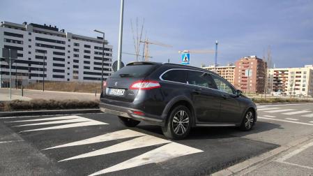 En la imagen, uno de los que  se ha colocado en la avenida Valle de Egüés, junto a las instalaciones deportivas del soto de Lezkairu.