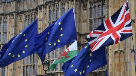 El Parlamento británico aprueba la ley que obliga a May a prorrogar el Brexit