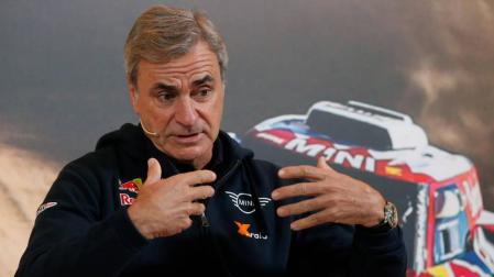 El piloto español de rally Carlos Sainz, en una rueda de prensa antes del próximo Dakar