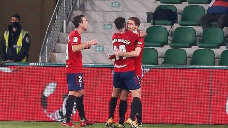 Galería de fotos del partido de LaLiga Santander entre Elche y Osasuna disputado en el Martínez Valero.
