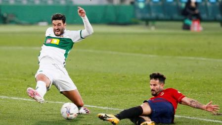 Galería de fotos del partido de LaLiga Santander entre Elche y Osasuna disputado en el Martínez Valero.