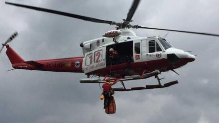 Rescatan una familia con un niño de 6 años perdida en el monte