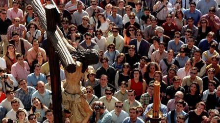 Alquilar un balcón en Sevilla para ver la procesión ronda los 10.000 euros