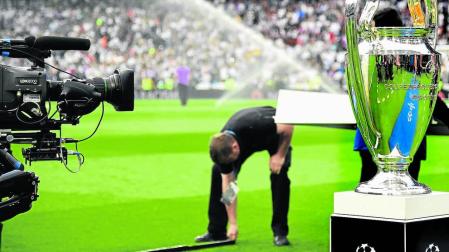 Telefónica compra los derechos de fútbol europeo hasta 2024 por 975 millones