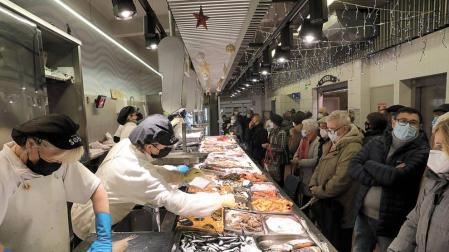 El besugo 'escala' a 90 euros el kilo y la merluza a 36 para Nochevieja