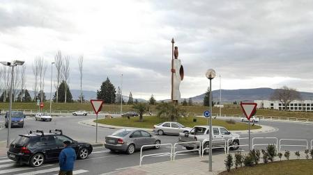 Exigen la regulación de la rotonda final de Iñigo Arista