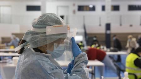 Los positivos en Navarra descienden en Año Nuevo y se sitúan en torno al centenar