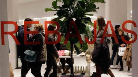 Optimismo en el arranque oficial de rebajas tras el empuje navideño