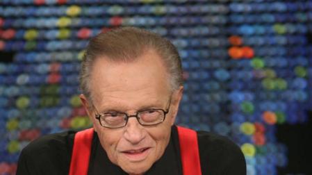 El presentador Larry King, ingresado tras contraer el coronavirus