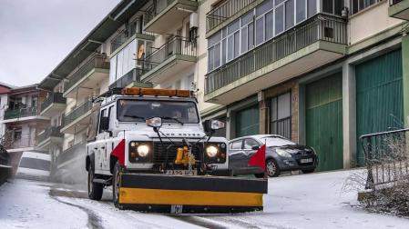 Imágenes de la nieve que ha cuajado este lunes en varias localidades navarras