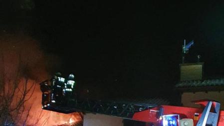 Un incendio causa graves daños en una vivienda en Endériz sin ocasionar víctimas