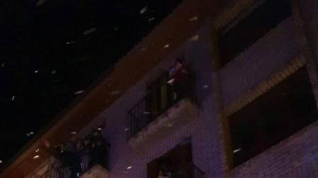 Cabalgata desde la distancia en Sangüesa
