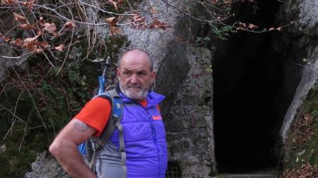 Juanito Oiarzabal se despide de los "ochomiles"