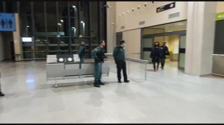 Vídeo: El Real Madrid aterriza en el aeropuerto de Pamplona