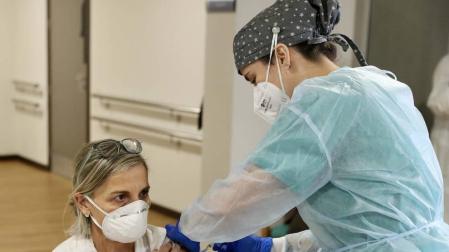 España tendrá que triplicar su ritmo para cumplir con el plan de vacunación