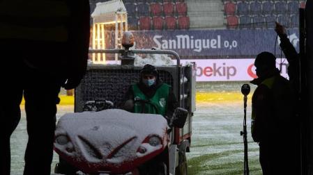 Imágenes de las horas previas y del partido Osasuna-Real Madrid, correspondiente a la jornada 18 y marcado por el paso de la borrasca Filomena.