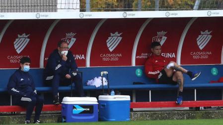 El delantero de Osasuna 'Chimy' Ávila pasa la mitad del túnel
