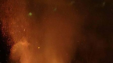 Arde de madrugada el edificio de la antigua harinera de Miluce