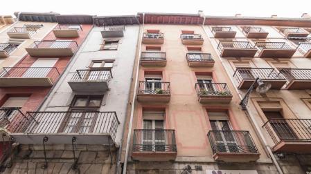 Un piso reformado con gusto y ubicado en la tranquila calle San Antón