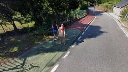 "Bajada de pantalones" viral de un gallego ante la cámara de Google Maps