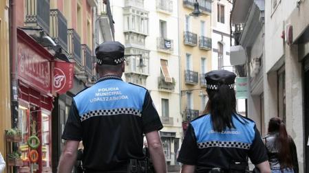 Esta noche en Pamplona 17 denuncias por botellón y 11 por no usar mascarilla
