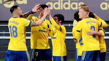 Cádiz y Levante igualan tras primera mitad vibrante y una segunda plana