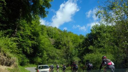 Los coches deberán reducir en 20 km/h el límite genérico al adelantar a bicis