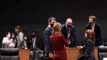 El Parlamento pide al Gobierno que impida las comisiones bancarias a clientes con pocos ingresos