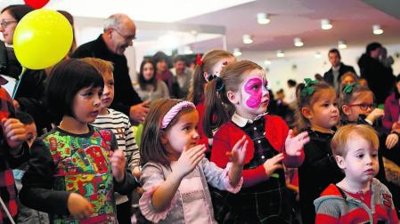 100 números del boletín de Educación y Familia de DN