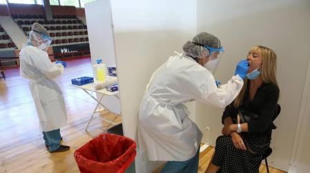 Realización de pruebas PCR en la Universidad de Navarra.