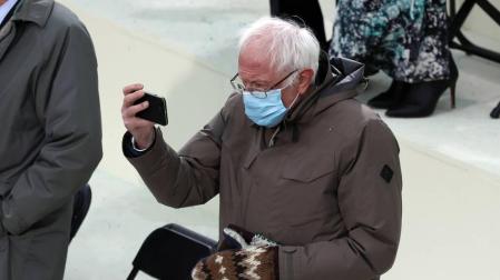 Sanders y sus manoplas roban protagonismo a Biden en Twitter en la investidura