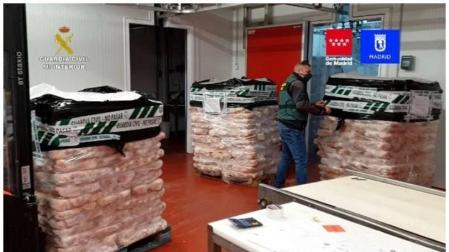 Detenidas 14 personas e intervenidos 122.000 kilos de carne caducada
