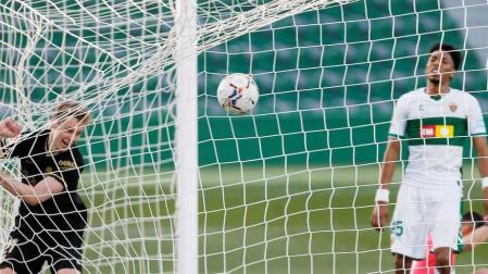 El Barcelona prolonga su buena racha como visitante y hunde al Elche
