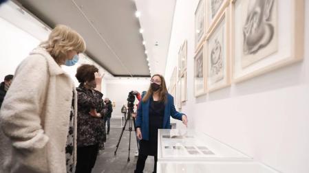 Este martes ha abierto sus puertas en el Museo de Navarra la exposición 'Gerardo Lizarraga. Artista en el exilio', que recoge una colección de cerca de 80 dibujos y caricaturas que el artista navarro realizó durante sus años de encierro en los campos de Argelès-sur-Mer, Agde y Clermont Ferrand (Francia).
