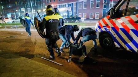 Oleada de protestas y disturbios en Países Bajos contra el confinamiento