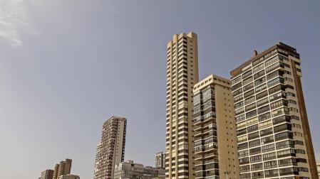 Una inglesa se queja de estancia en Benidorm porque "había muchos españoles"