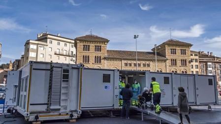 Fotos de la vacunación de grandes dependientes y residentes en la unidad móvil de vacunación en Estella.
