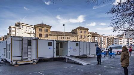 Fotos de la vacunación de grandes dependientes y residentes en la unidad móvil de vacunación en Estella.