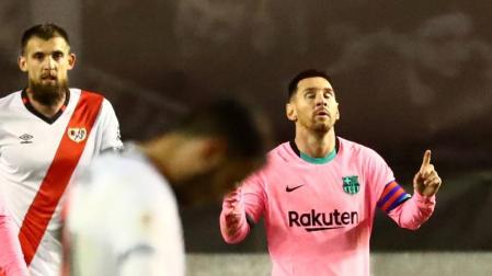 El Barça sufre frente al Rayo y el Sevilla se come al Valencia