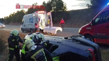 Herido tras quedar atrapado en su coche al sufrir un accidente entre Larraga y Lerín