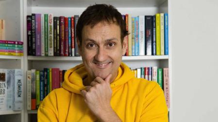 Albert Espinosa: "Estamos negociando con Netflix la serie Los espabilados"