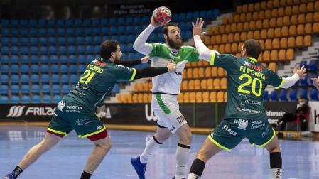 Helvetia Anaitasuna ha ganado 30-25 a Viveros Herol Nava, su cuarta victoria consecutiva que le coloca en sexta posición de la Liga Sacyr Asobal.