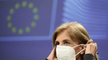 La UE aprueba la vacuna de AstraZeneca para mayores de 18 años